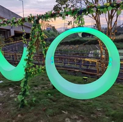 ムーンシェイプ型スイングの安全で確実な構造と便利なリモコンで、ライドの運行を楽々管理