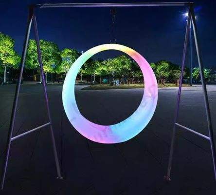 スチールとプラスチックの月の光るスイング、あなたのスイングコレクションに最適